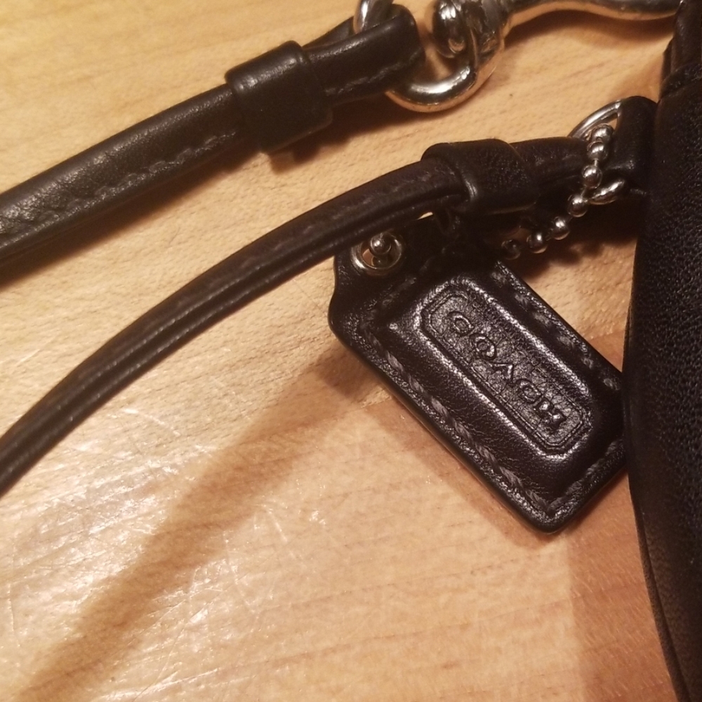 Coach wristlet - Picture 2 of 8